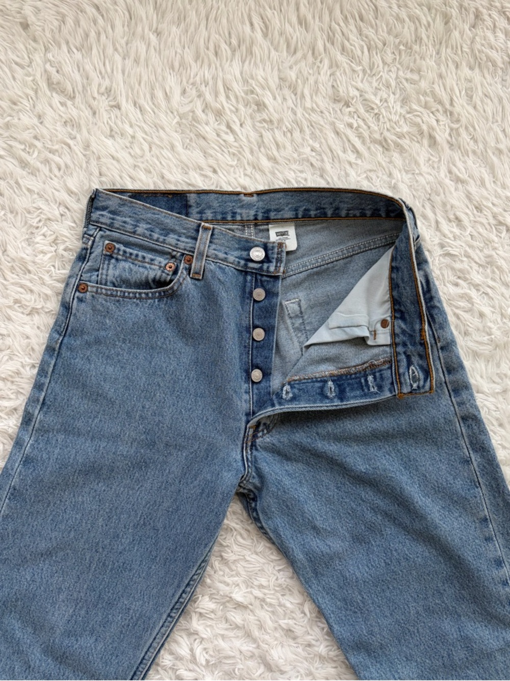 90s Vintage Levi’s 501 med wash - Picture 9 of 16